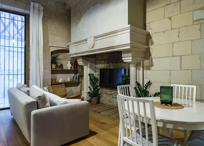 La Cour Du Grand Marche *