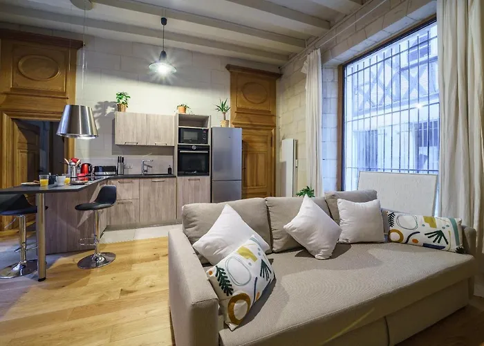 La Cour Du Grand Marche *